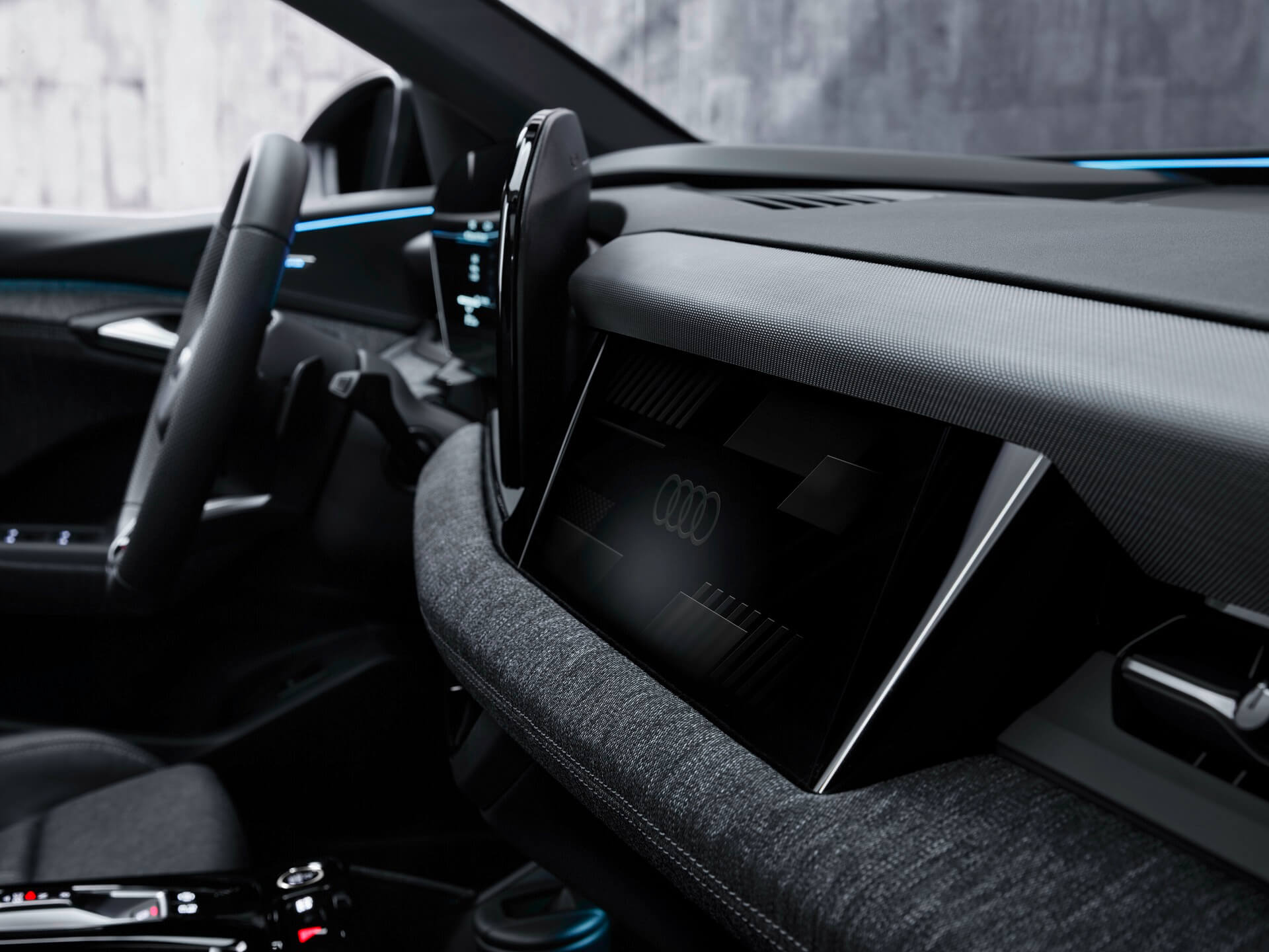 1693866345 893 Audi unveils the interior of the triple screen Q6 E tron