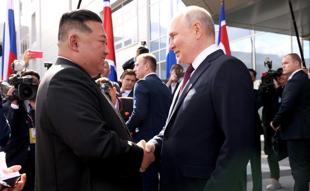 putin-meet-with-kim-jong-un_6818_dhaphoto3