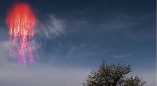 A light in the shape of a jellyfish observed in