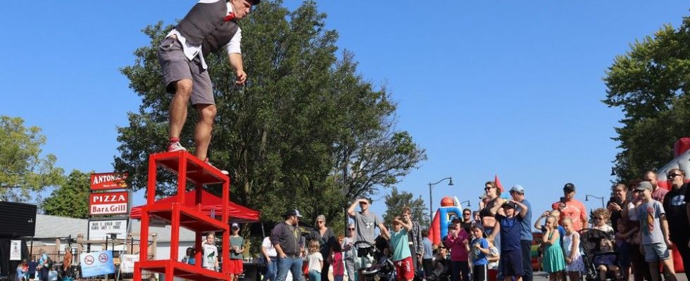 Corunna 200 street festival draws a crowd to Lyndoch Street