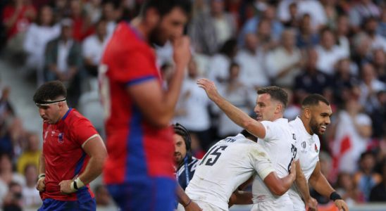 England crushes Chile and approaches the quarters