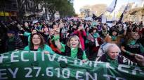 In Argentina thousands of women march in defense of the