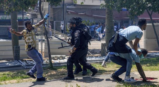 Israel Police fire live ammunition at Eritrean protesters during clashes