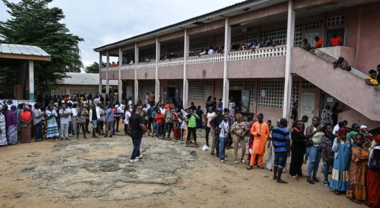 Ivory Coast vote for a double ballot with test value