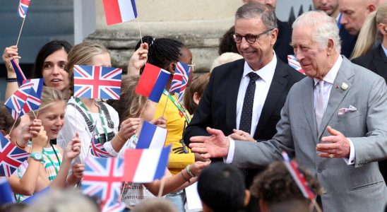 King Charles III in Bordeaux alongside environmentalist mayor Pierre Hurmic