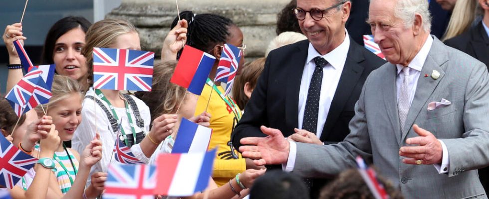 King Charles III in Bordeaux alongside environmentalist mayor Pierre Hurmic