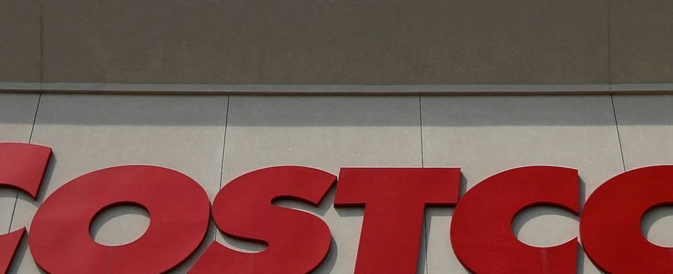 Lane closure as new Costco entrance created