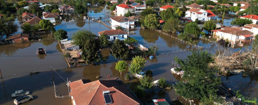 Mitsotakis fights against climate effects