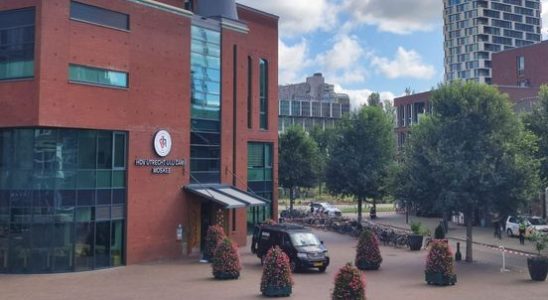 Moskeeplein Utrecht briefly cordoned off due to suspicious package suspect