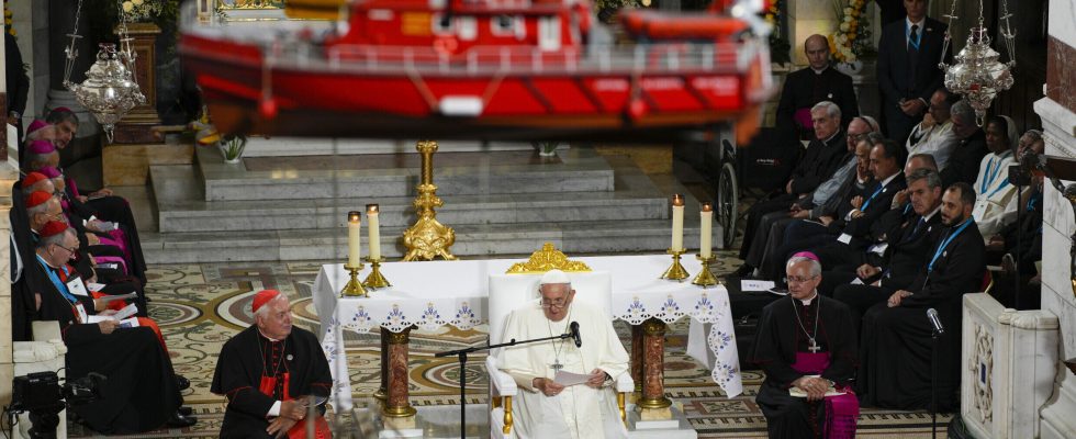 Pope Francis began his visit to the south in Marseille