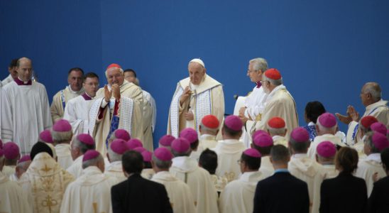 Pope Francis ends his visit to Marseille with a new