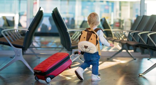 Restaurants and planes prohibited for children when adults walk on