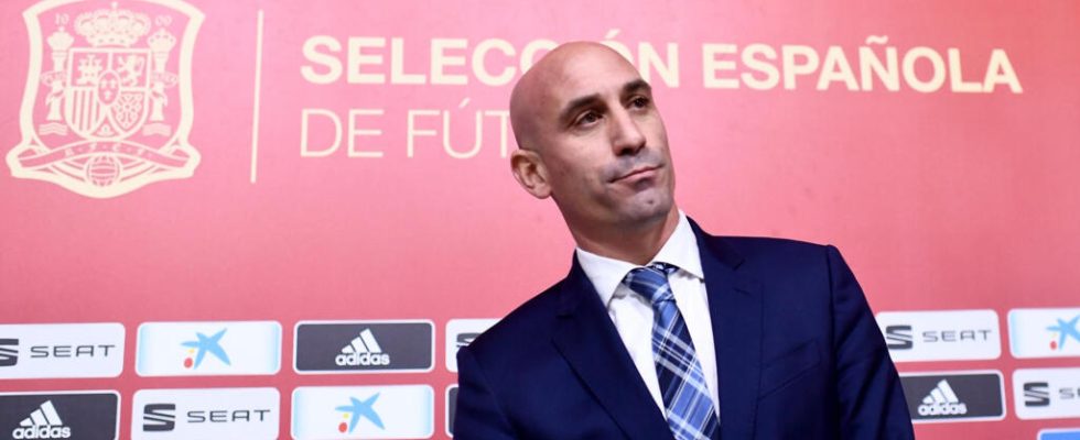 Rubiales to resign after weeks of scandal