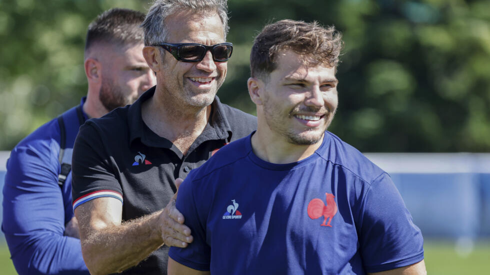 Training session for Antoine Dupont, supported by his trainer Fabien Galthié, September 4, 2023.