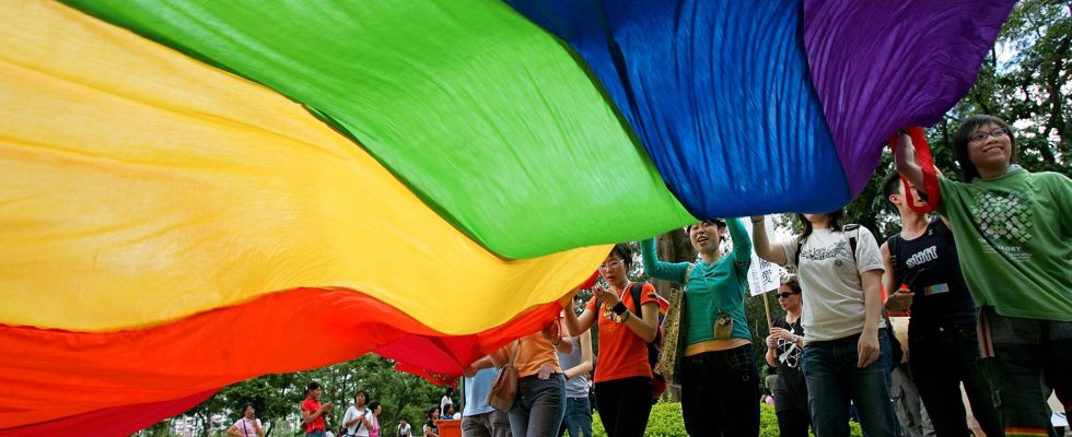 Same sex partnerships become legal in Hong Kong