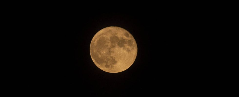 Super blue moon photo and impact on sleep