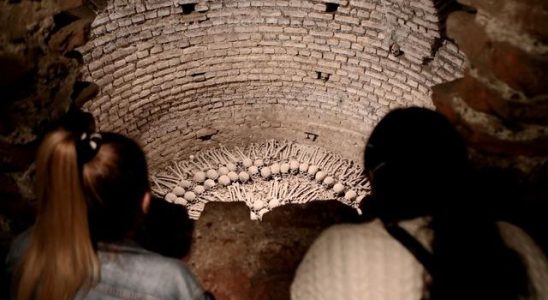 The creepy underground cemetery of thousands of people in Lima