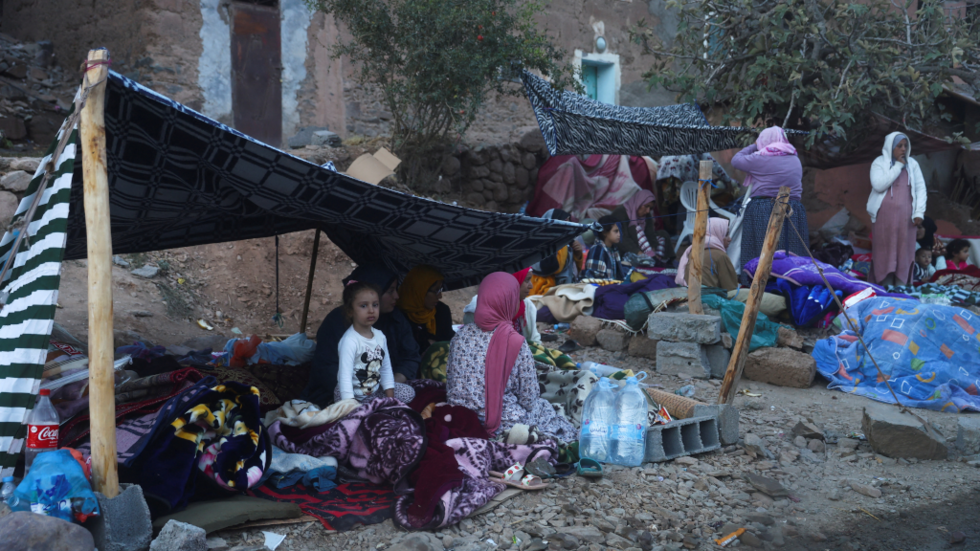 People camp on the side of the road following a deadly earthquake in Imgdal, Morocco, September 11, 2023. (Illustrative image)