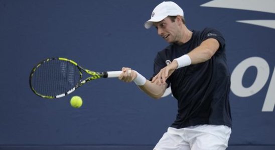 Van de Zandschulp loses to Evans in four sets at