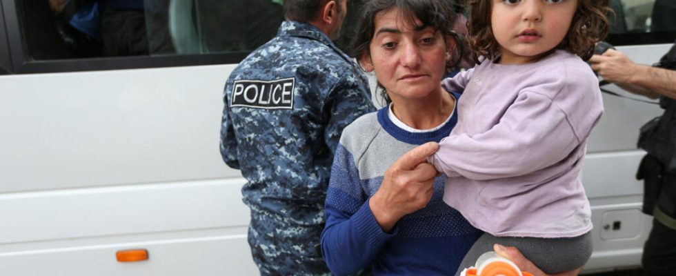 arrival of the first refugees in Armenia