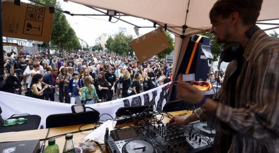 environmentalists cyclists and clubbers unite against a highway in Berlin