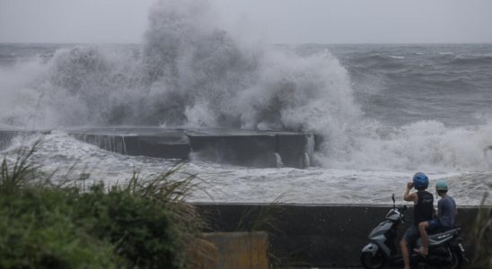 several dozen injured after the arrival of Typhoon Haikui