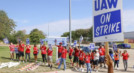 the strike in the automobile sector extends Joe Biden expected