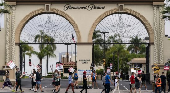 towards the end of the screenwriters strike in Hollywood