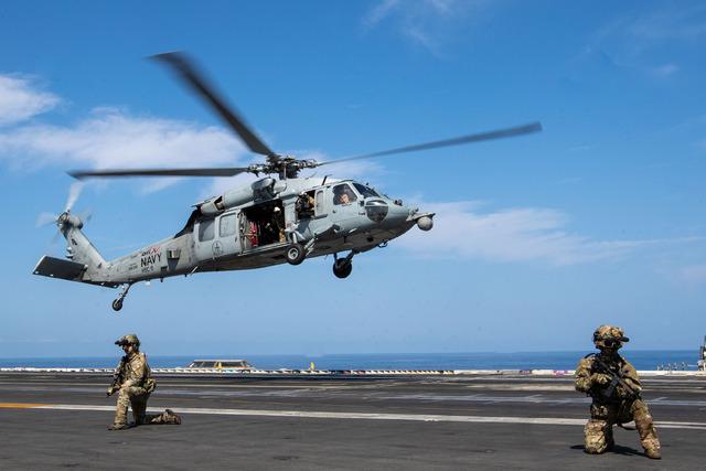 us-aircraft-ship-drill_2264_dhaphoto5