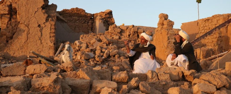 63 magnitude earthquake kills around 100 people in Herat province