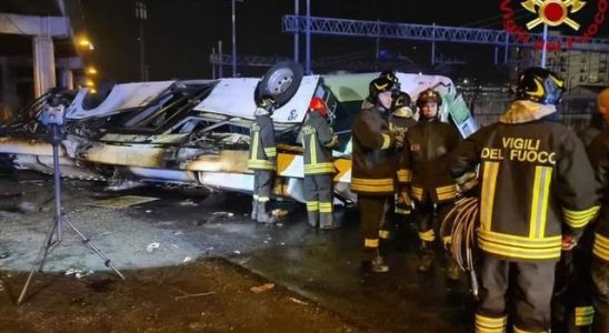 Accident like massacre in Italy Tourist bus flew over the