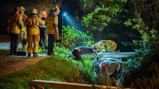 Car ends up in Utrecht ditch driver missing