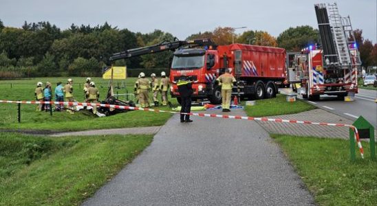 Car overturned in Rhenen fire brigade frees trapped person