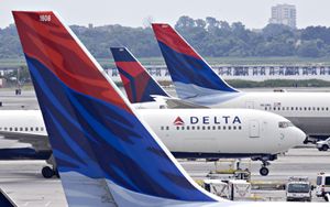 Delta quarterly above expectations Fuel costs weigh on outlook