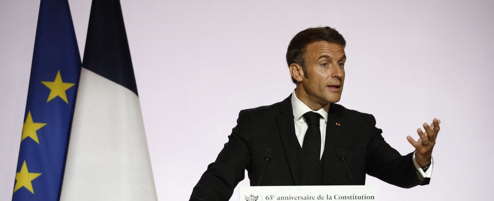 Emmanuel Macron and the referendum jumping to better retreat