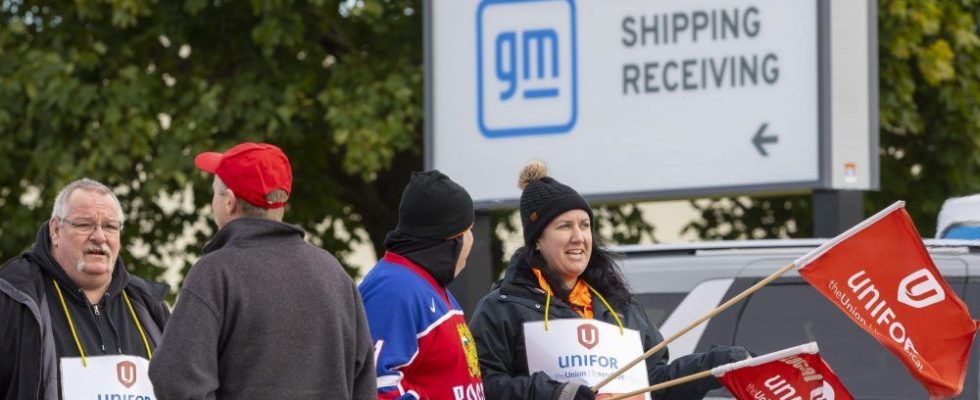 GM workers at three Ontario facilities go on strike