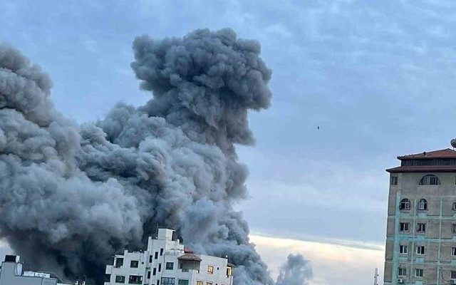 Israeli warplanes hit a 14 storey building in Gaza Power cut