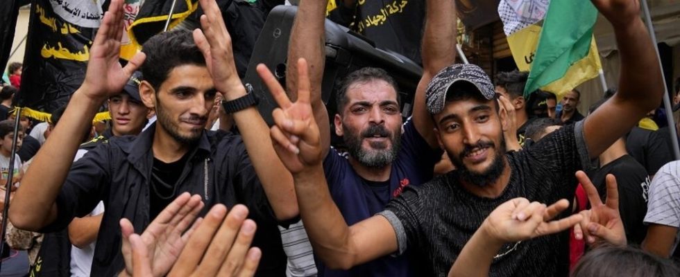 Lebanon Hezbollah supports Hamas after the offensive launched against Israel