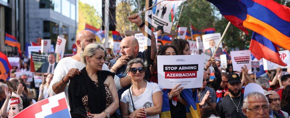 Nagorno Karabakh in France the feeling of helplessness of the Armenian