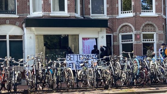 Squatted building on the Catharijnesingel in Utrecht