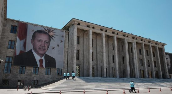 Suspected terrorist attack at the parliament in Ankara