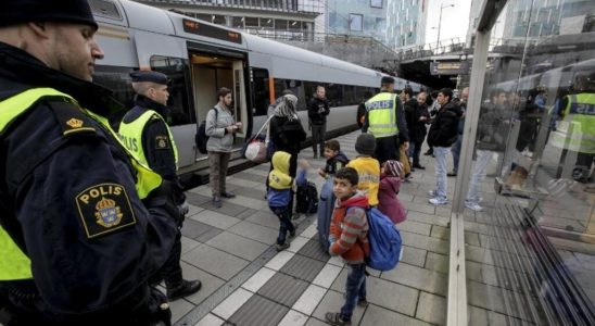 Sweden social benefits will be tightened for immigrants