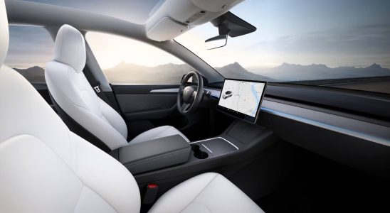 Tesla Model Y Renewed Mobile