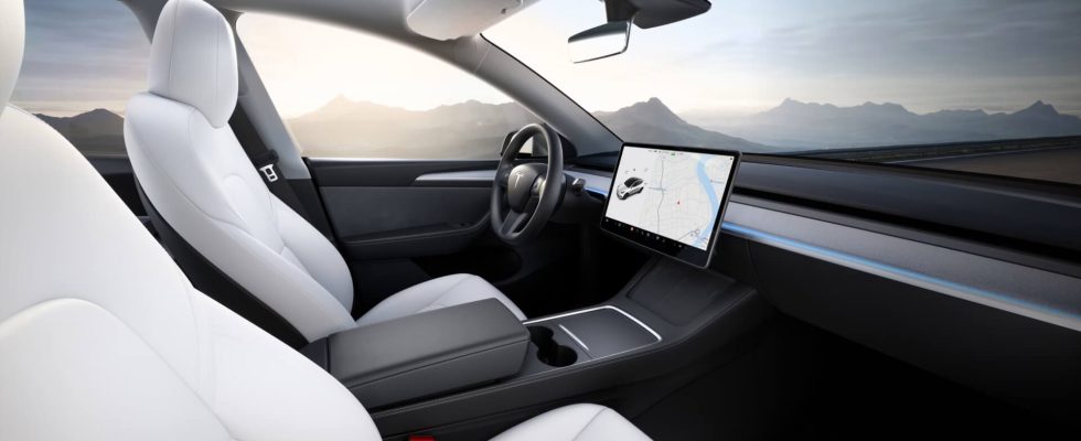 Tesla Model Y Renewed Mobile