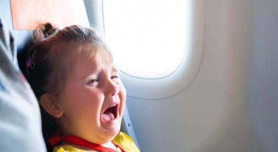 To prevent children from crying on planes a mathematician shares