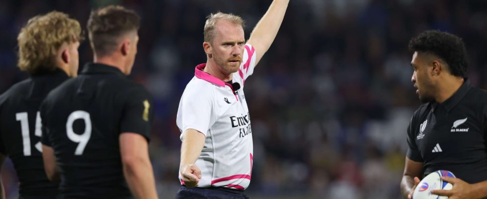 Wayne Barnes referee of the World Cup final he received