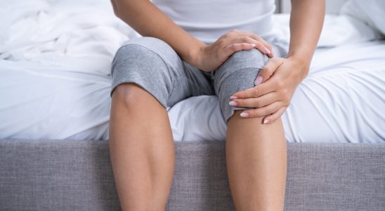 What is a knee strain