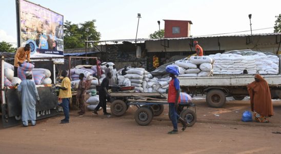 a WFP humanitarian convoy still blocked at the border with