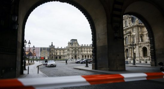 the Louvre and the Palace of Versailles evacuated following fears