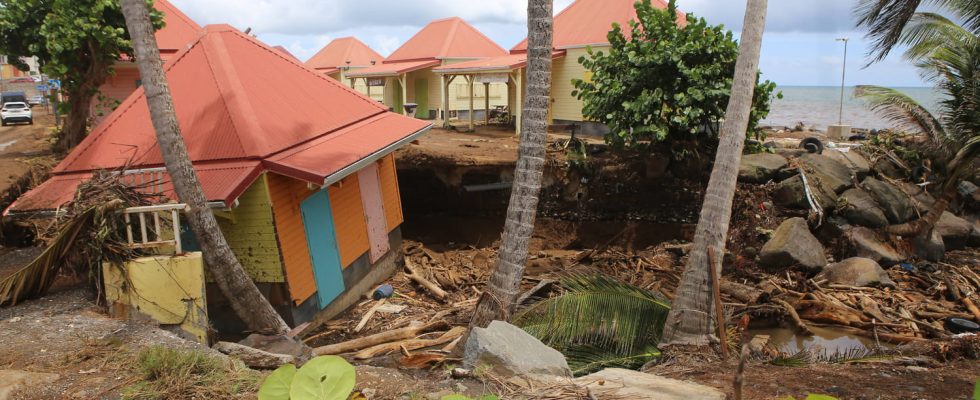 violent winds and red alert in Guadeloupe what are the